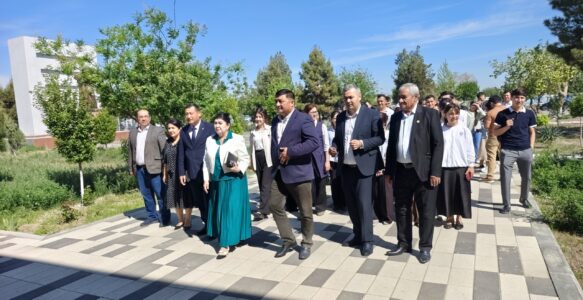 Abu Ali ibni Sino nomidagi Buxoro viloyati Axborot – kutubxona markazida “Kitobsevar millat” shiori ostidagi VI Respublika “Kitobxonlik haftaligi” bo‘lib o‘tmoqda!