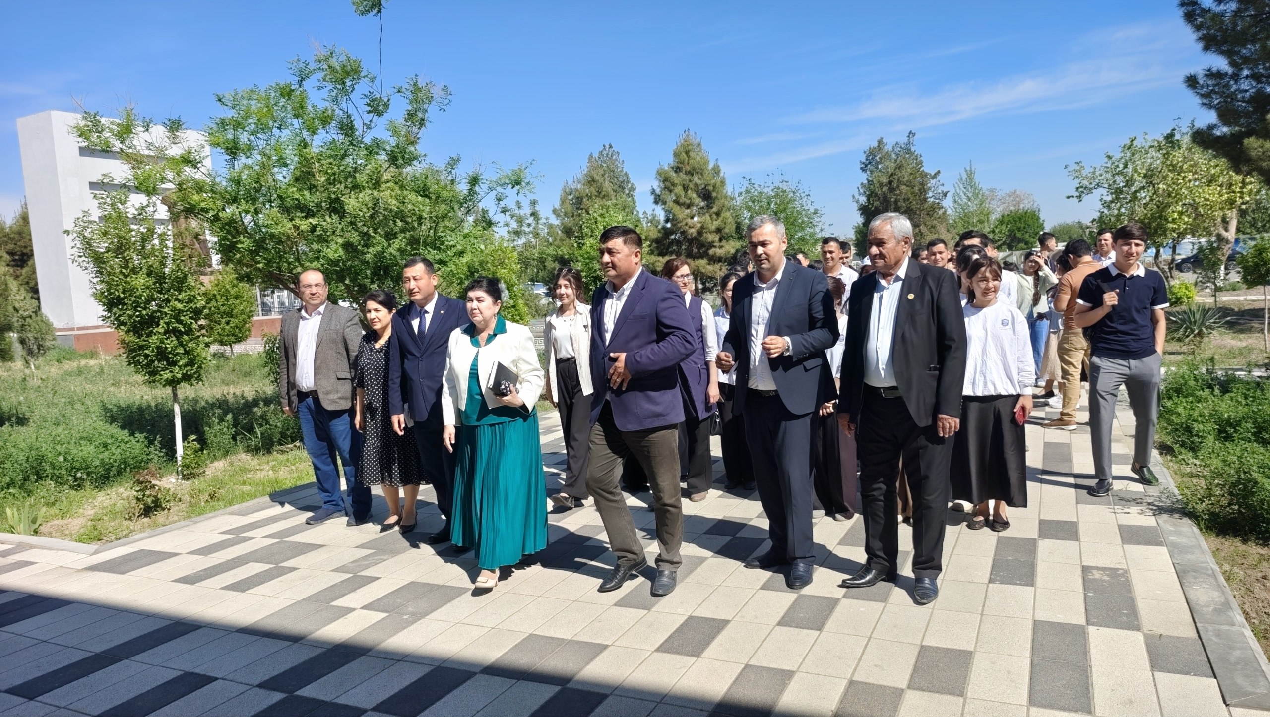 Abu Ali ibni Sino nomidagi Buxoro viloyati Axborot – kutubxona markazida “Kitobsevar millat” shiori ostidagi VI Respublika “Kitobxonlik haftaligi” bo‘lib o‘tmoqda!